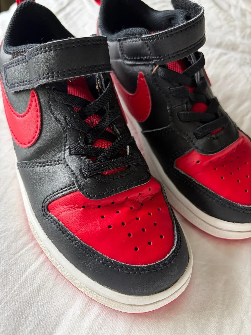 Nike Kids Red and Black Low-Top Sneakers